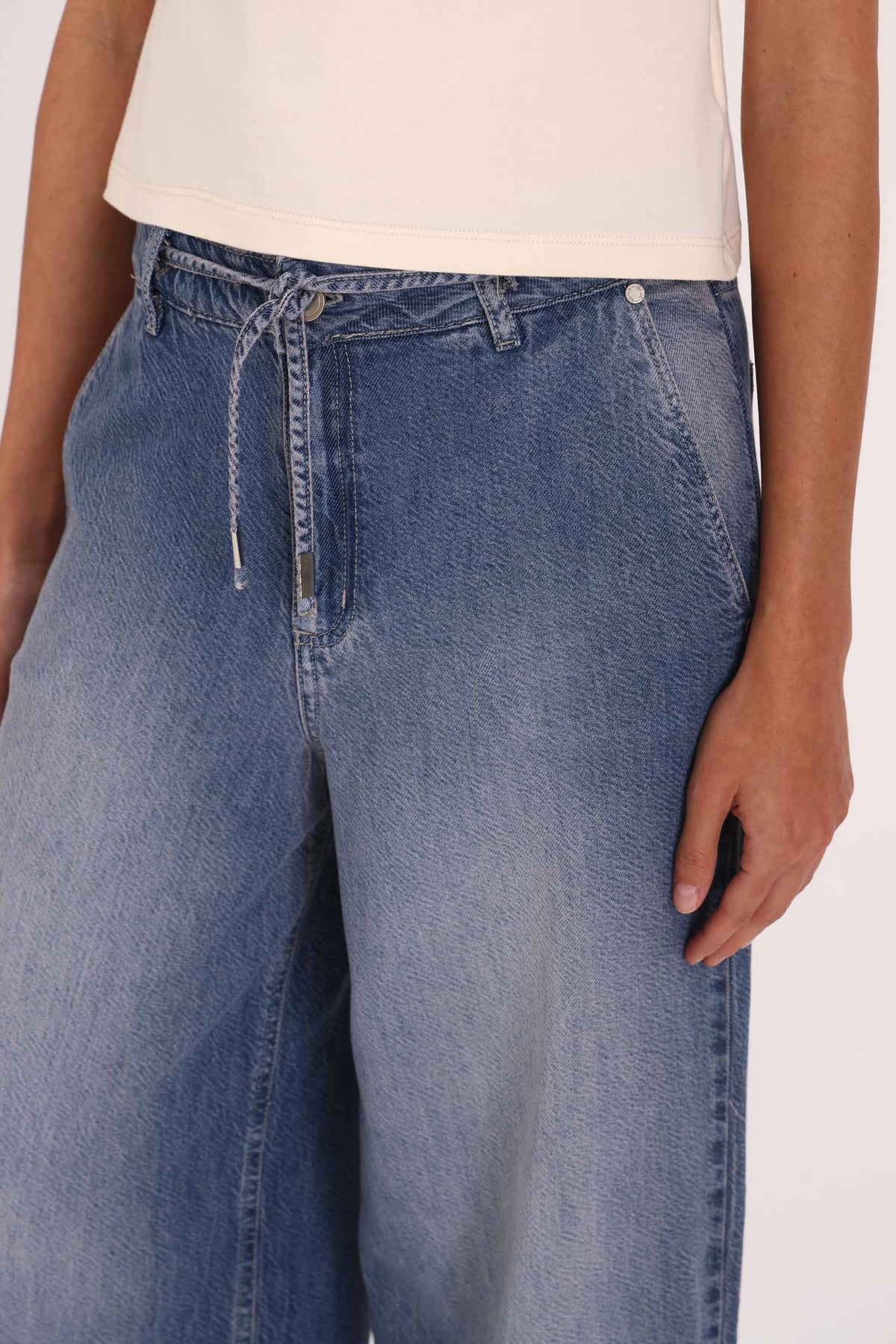 Y005 WIDE LEG T.MEDIO FLUID BLEACH